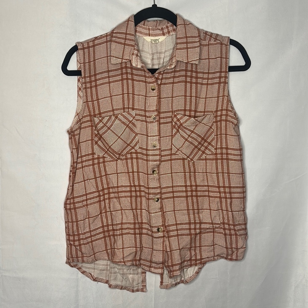 SIM & SAM SLEEVELESS PLAID BUTTON DOWN BLOUSE (M)